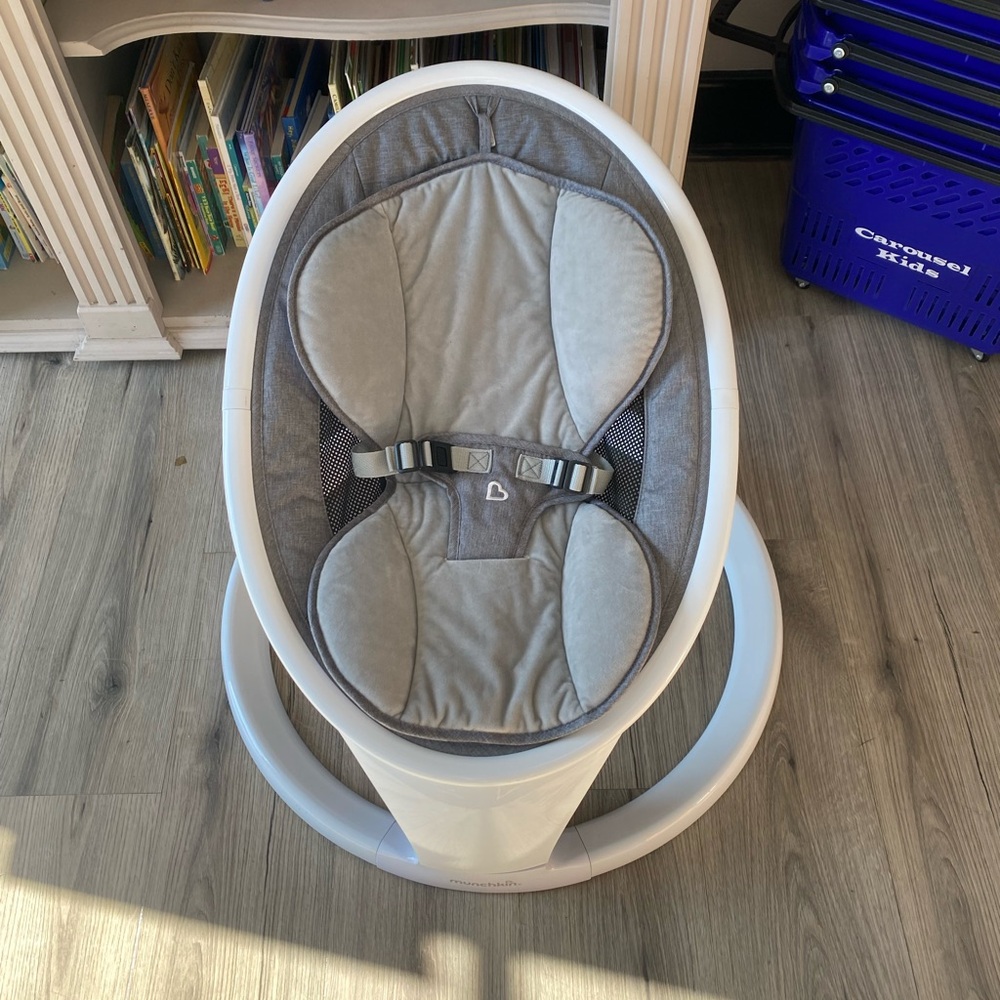 Munchkin Bluetooth infant swing